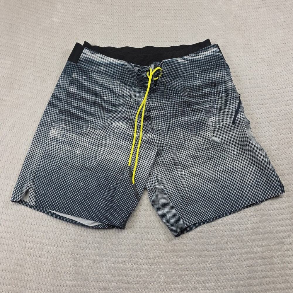Lululemon Shorts Mens 38 El Current Lined Board Shorts Swim Multi
